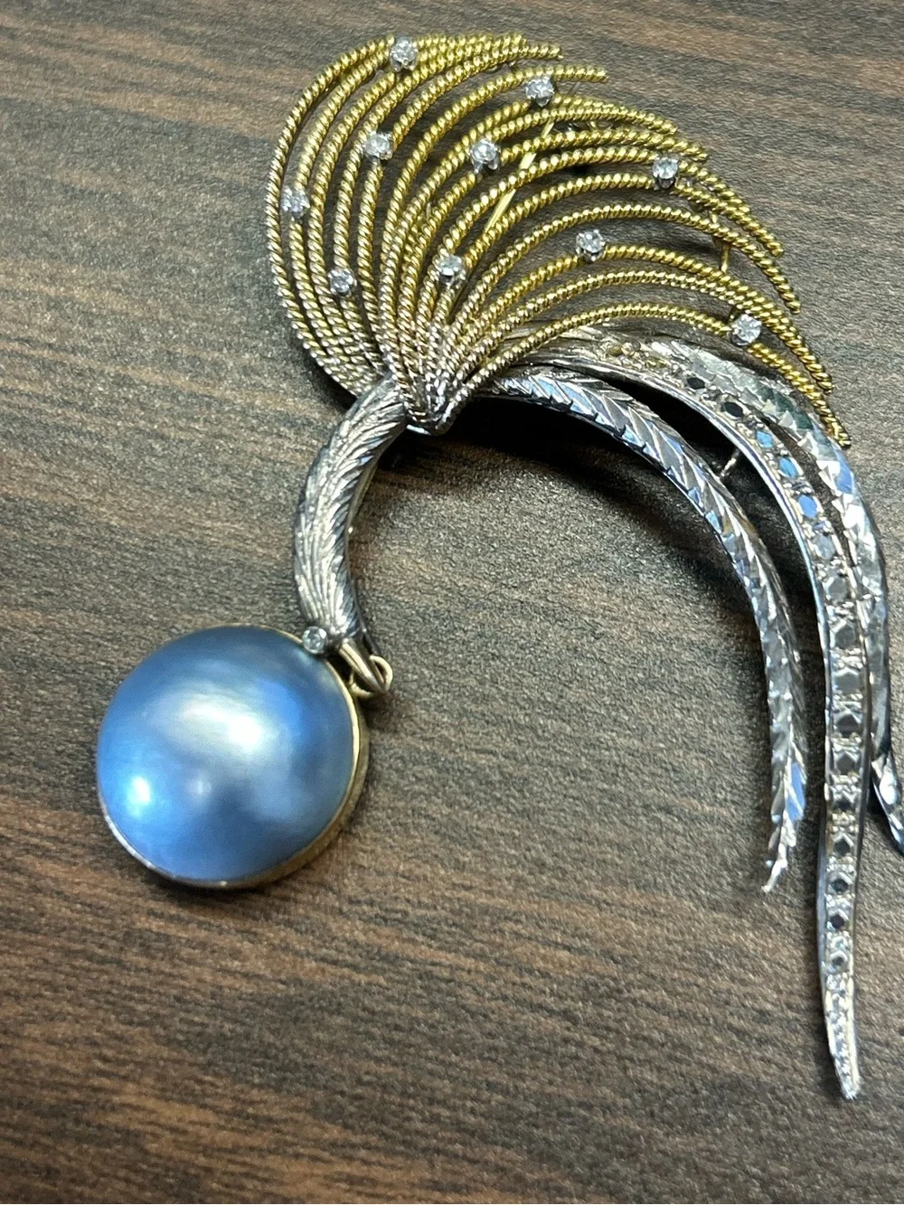 Vintage 14k yellow & white gold diamonds bird 16mm blue mabe Pearl Drop Brooch